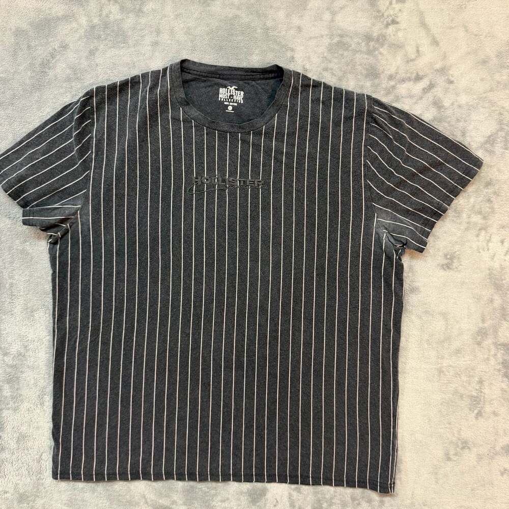XL Hollister Must-Have Collection Pinstripe T-Shirt Size XL